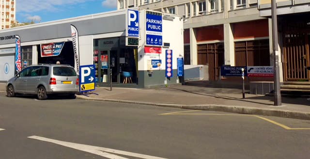 Parking Place des Fêtes 75019